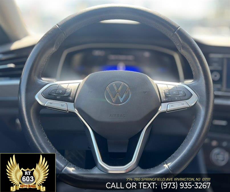 Used 2024 Volkswagen Jetta SE image 12