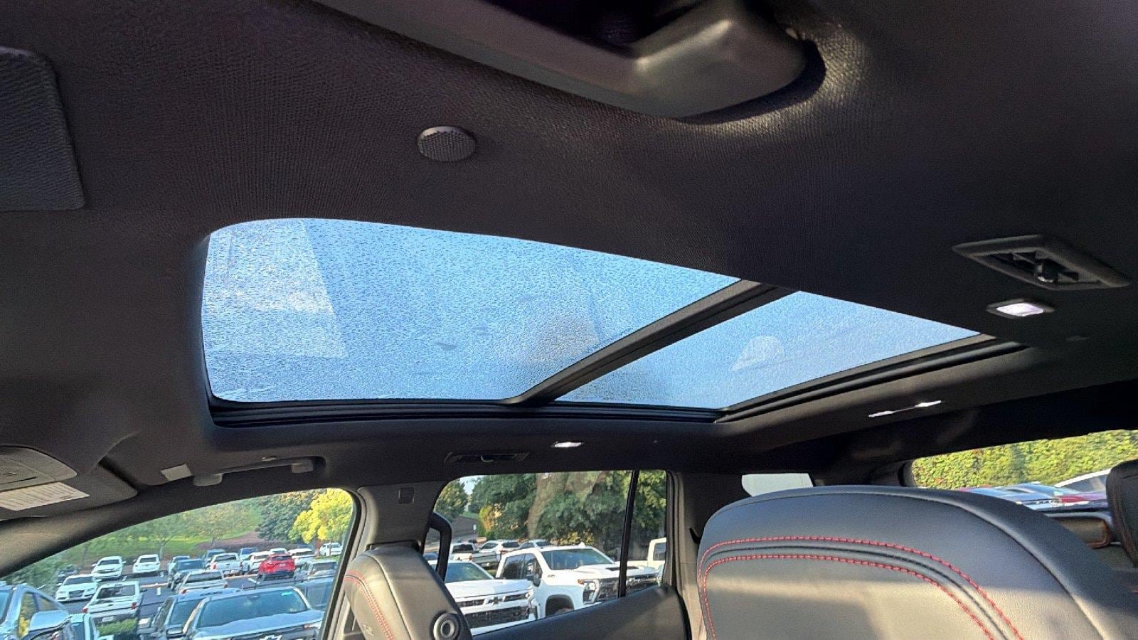 New 2027 Chevrolet Traverse RS w/ LPO, Floor Liner Package FWD image 3
