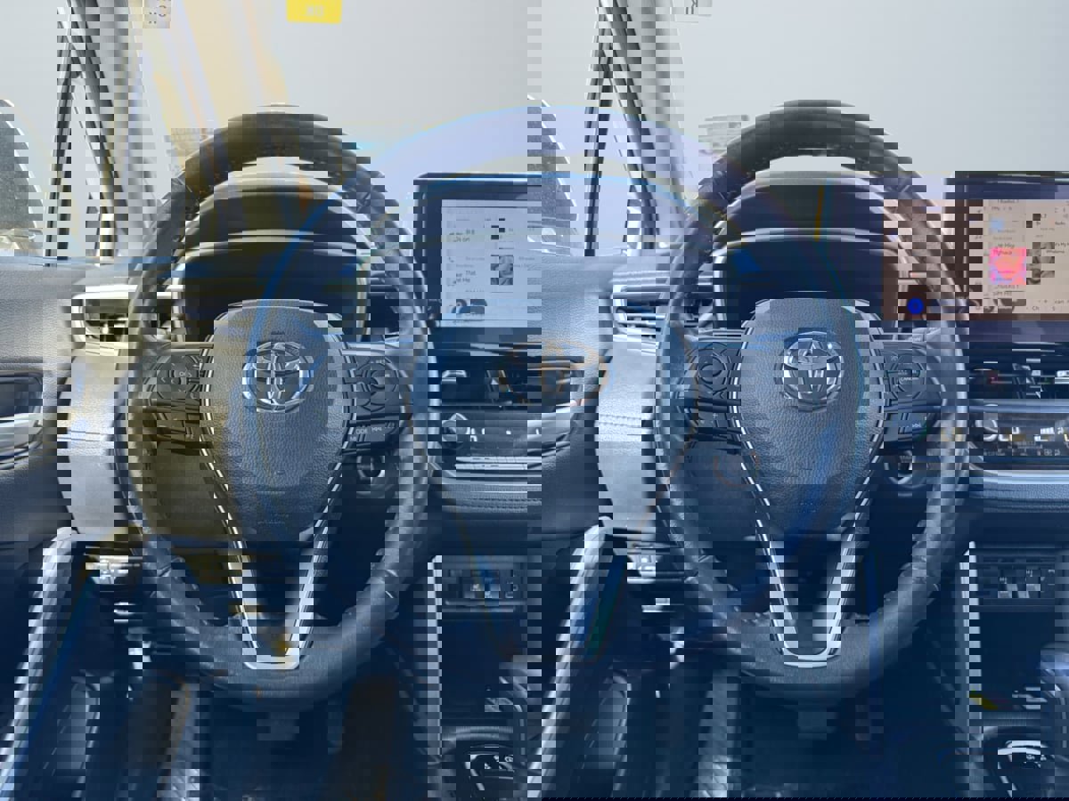 Used 2023 Toyota Corolla Cross XLE w/ Convenience Package image 11