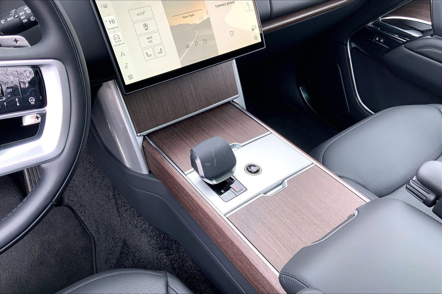 Used 2025 Land Rover Range Rover SE image 16