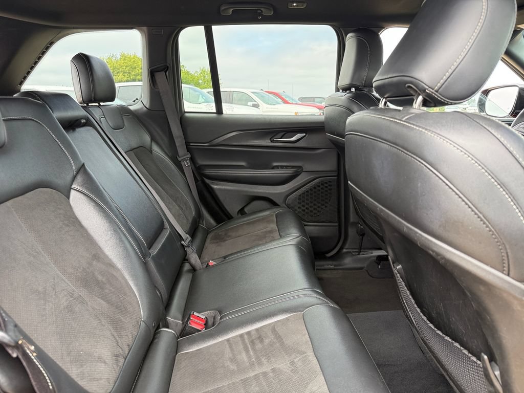 Used 2023 Jeep Grand Cherokee Altitude AWD/4WD image 41