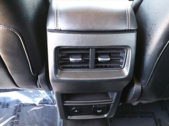 Used 2024 Ford Edge Titanium AWD/4WD image 9