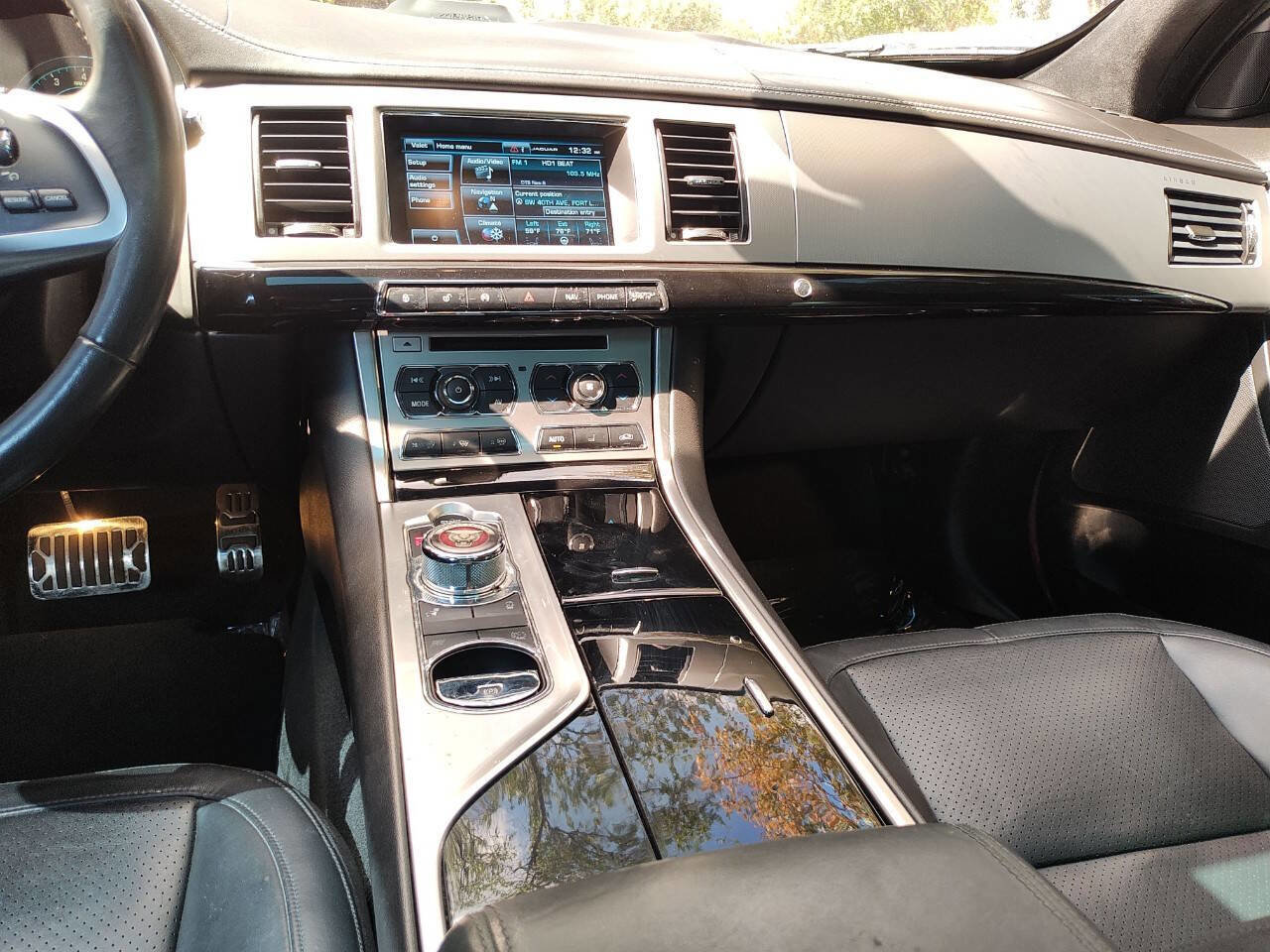 Used 2014 Jaguar XF 3.0 RWD image 41