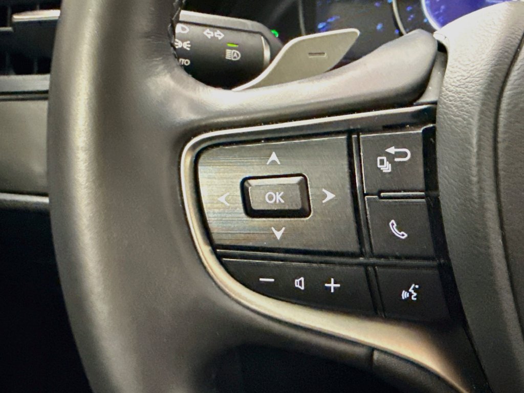 Used 2025 Lexus ES 350 w/ Accessory Package (Z2) FWD image 11