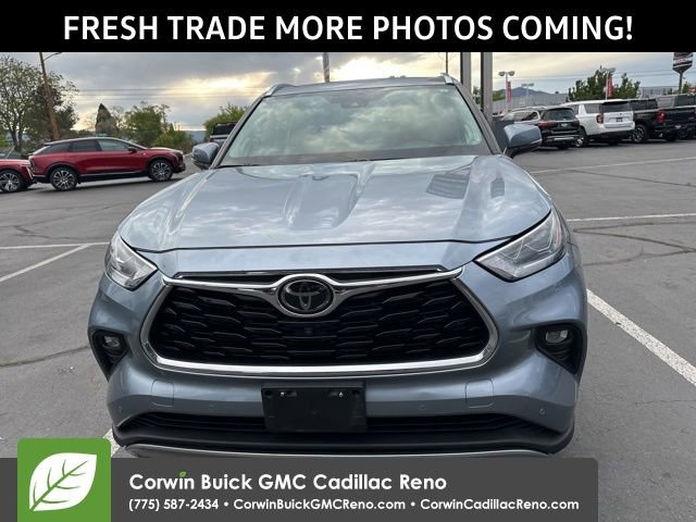 Used 2021 Toyota Highlander Platinum AWD/4WD image 2
