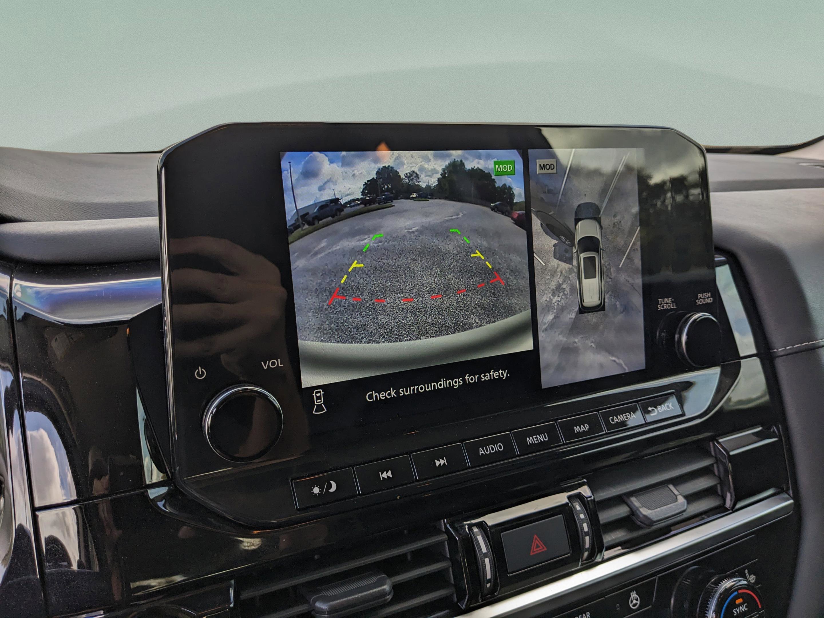 Used 2024 Nissan Pathfinder SL w/ Black Appearance Package image 32