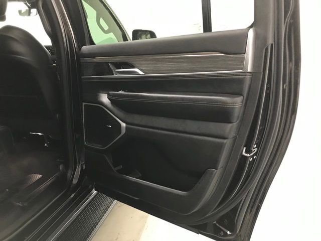 Used 2024 Jeep Wagoneer L Series II w/ Flexible Seating Group image 27