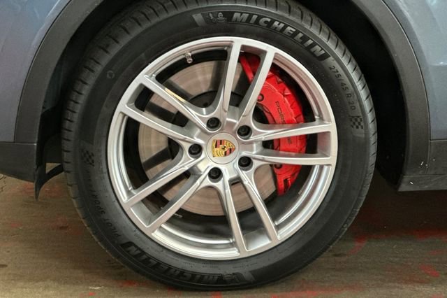 Used 2020 Porsche Cayenne S image 35