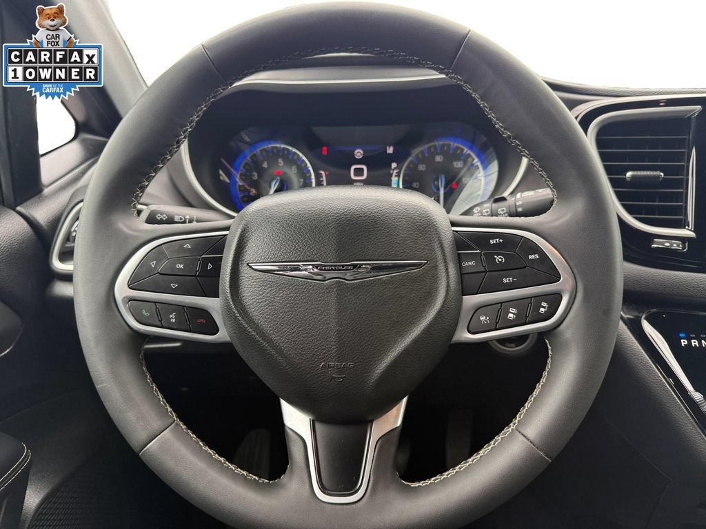 Used 2025 Chrysler Pacifica Select FWD image 12