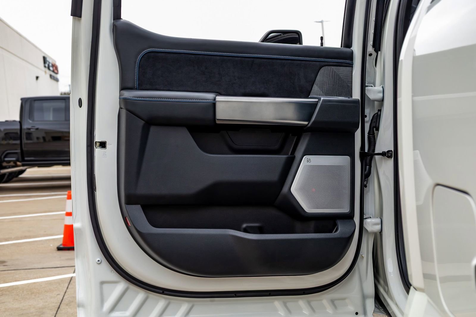 Used 2025 Ford F250 Platinum w/ Tremor Off-Road Package image 38