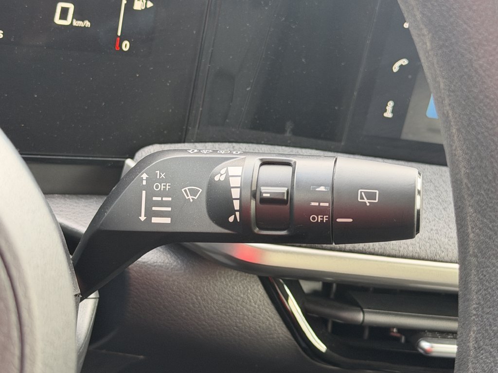 Used 2025 Nissan Kicks SV w/ Illumination Package FWD image 16