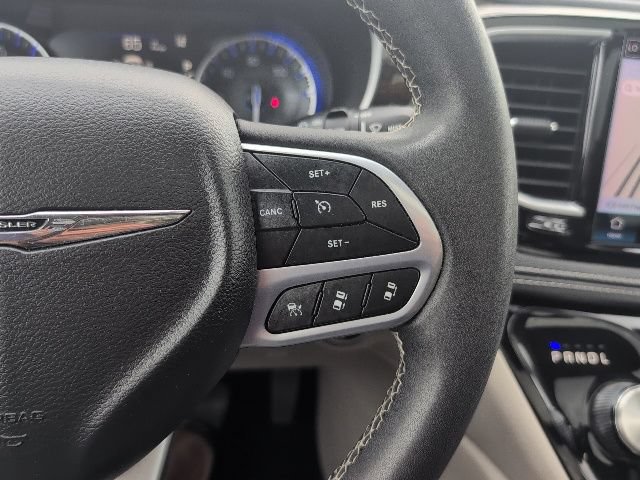 Used 2023 Chrysler Pacifica Limited FWD image 7