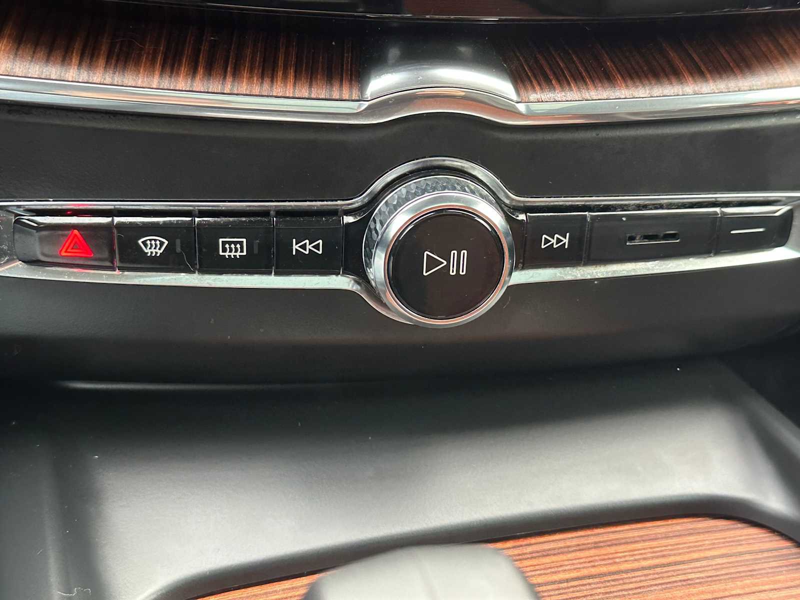 Certified 2023 Volvo XC60 B5 Plus w/ Climate Package image 28