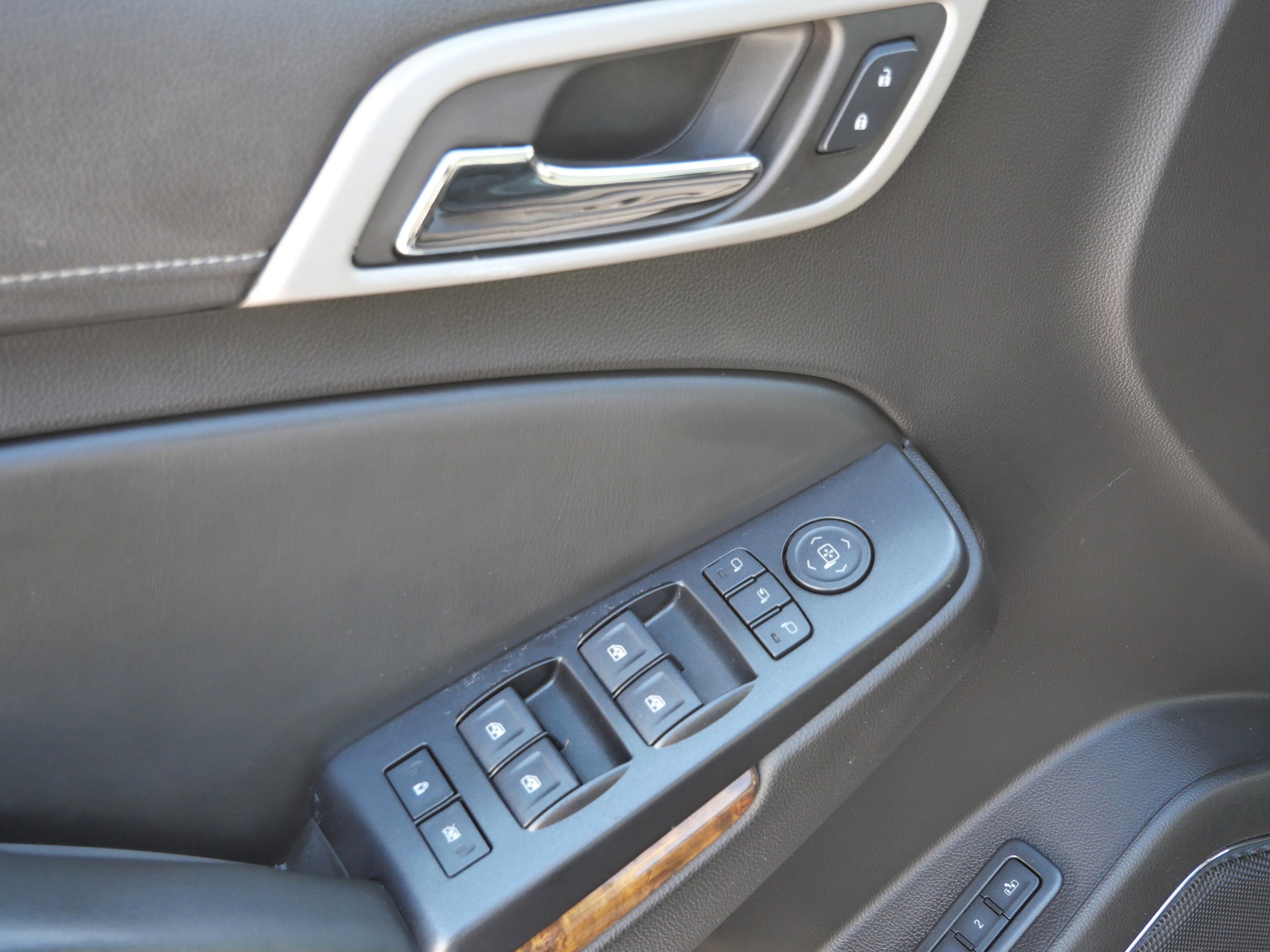 Used 2015 GMC Yukon XL Denali w/ Touring Package image 16