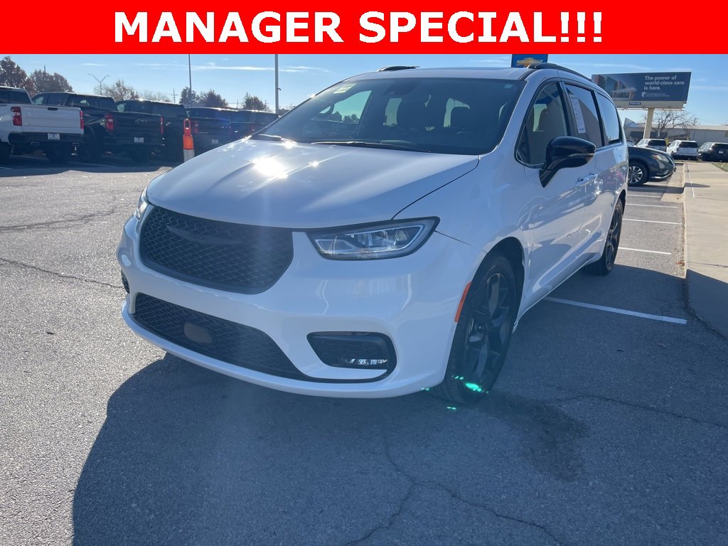 Used 2025 Chrysler Pacifica Limited image 7