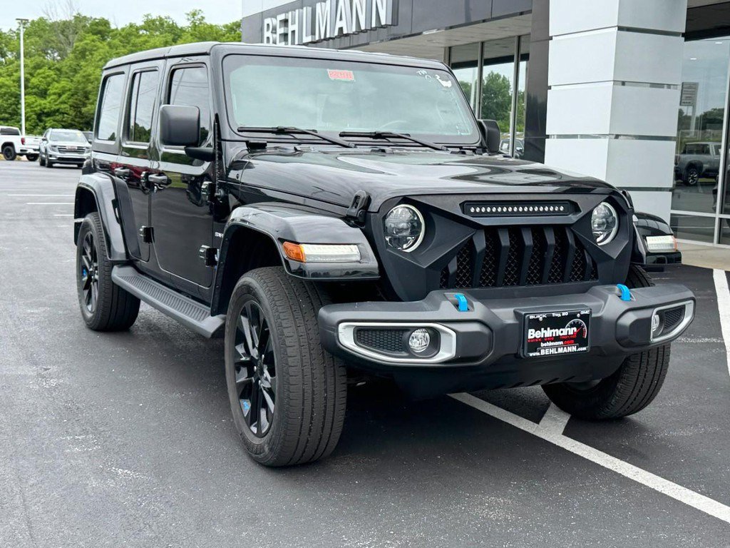 Used 2023 Jeep Wrangler Unlimited Sahara AWD/4WD image 2