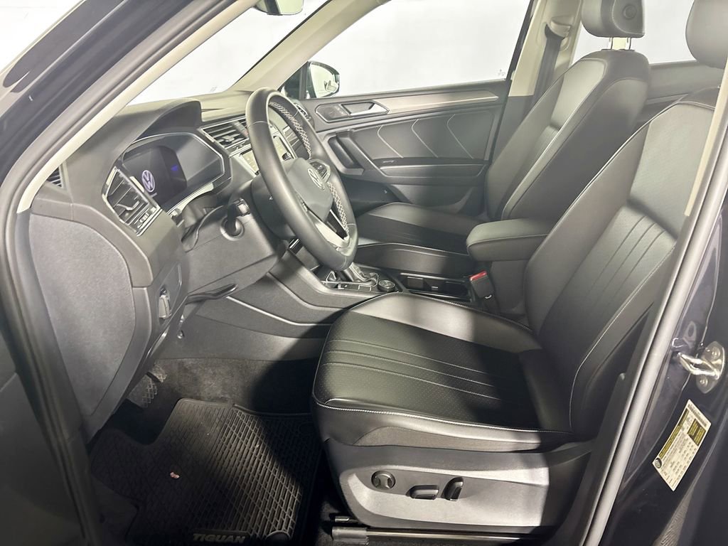 Certified 2022 Volkswagen Tiguan SE w/ Panoramic Sunroof Package image 11