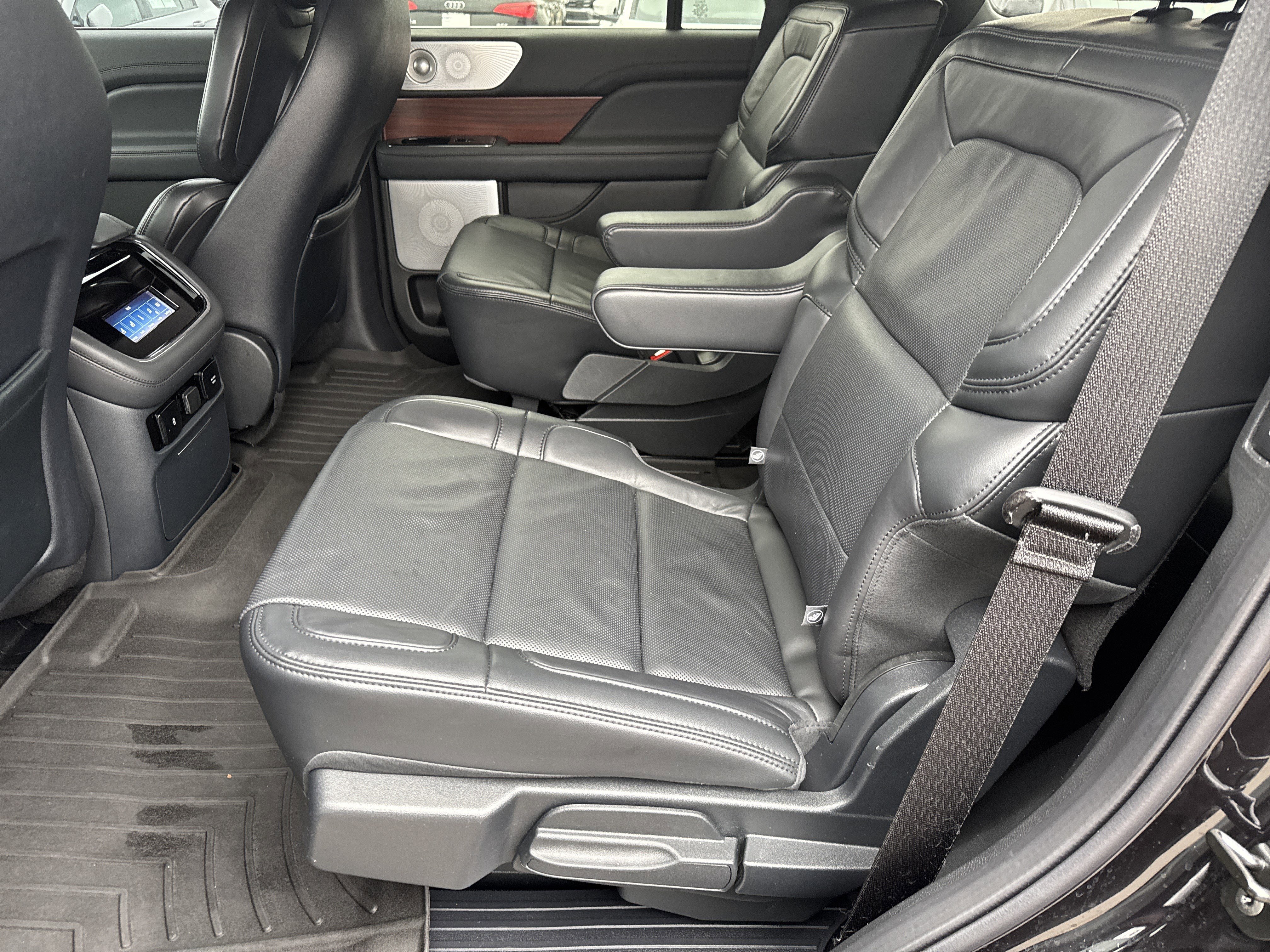 Used 2024 Lincoln Navigator Reserve image 6