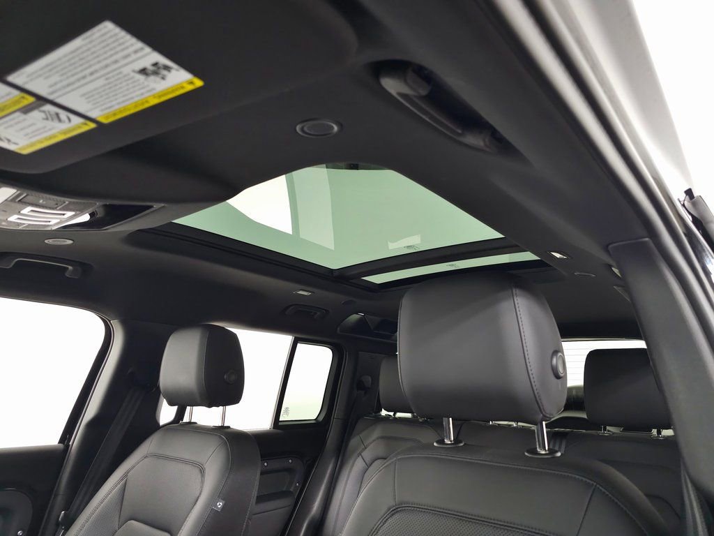 Used 2025 Land Rover Defender 110 S image 17