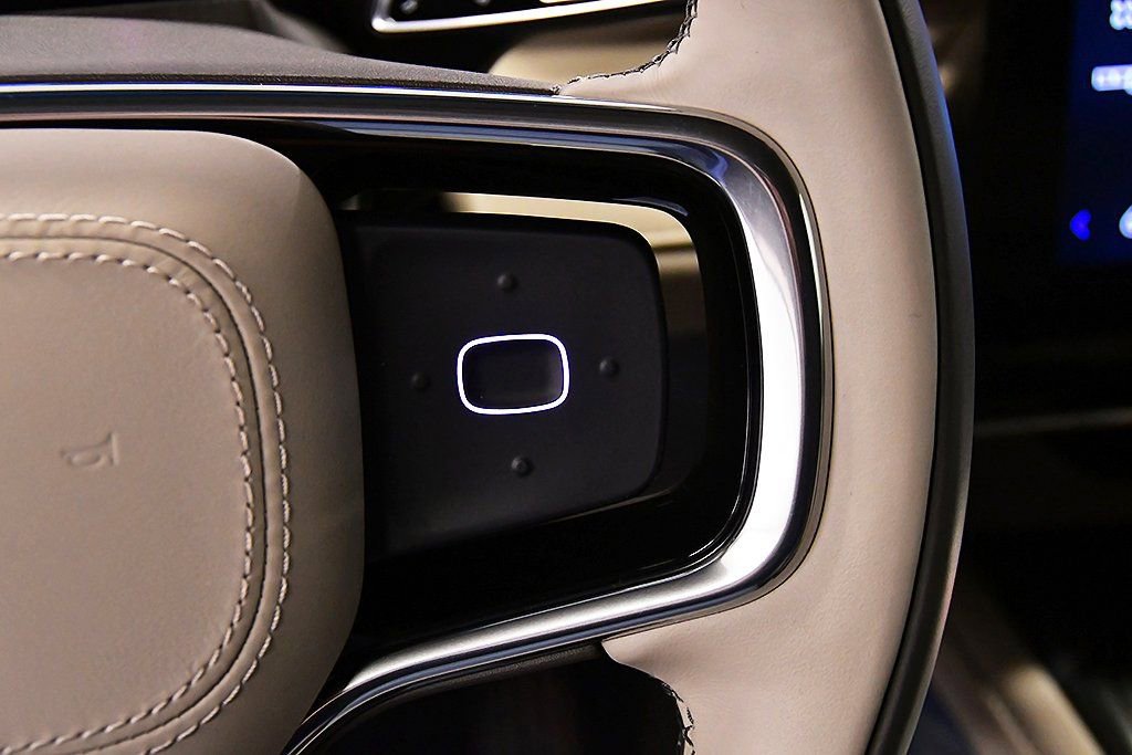 Used 2024 Lincoln Nautilus Reserve image 19