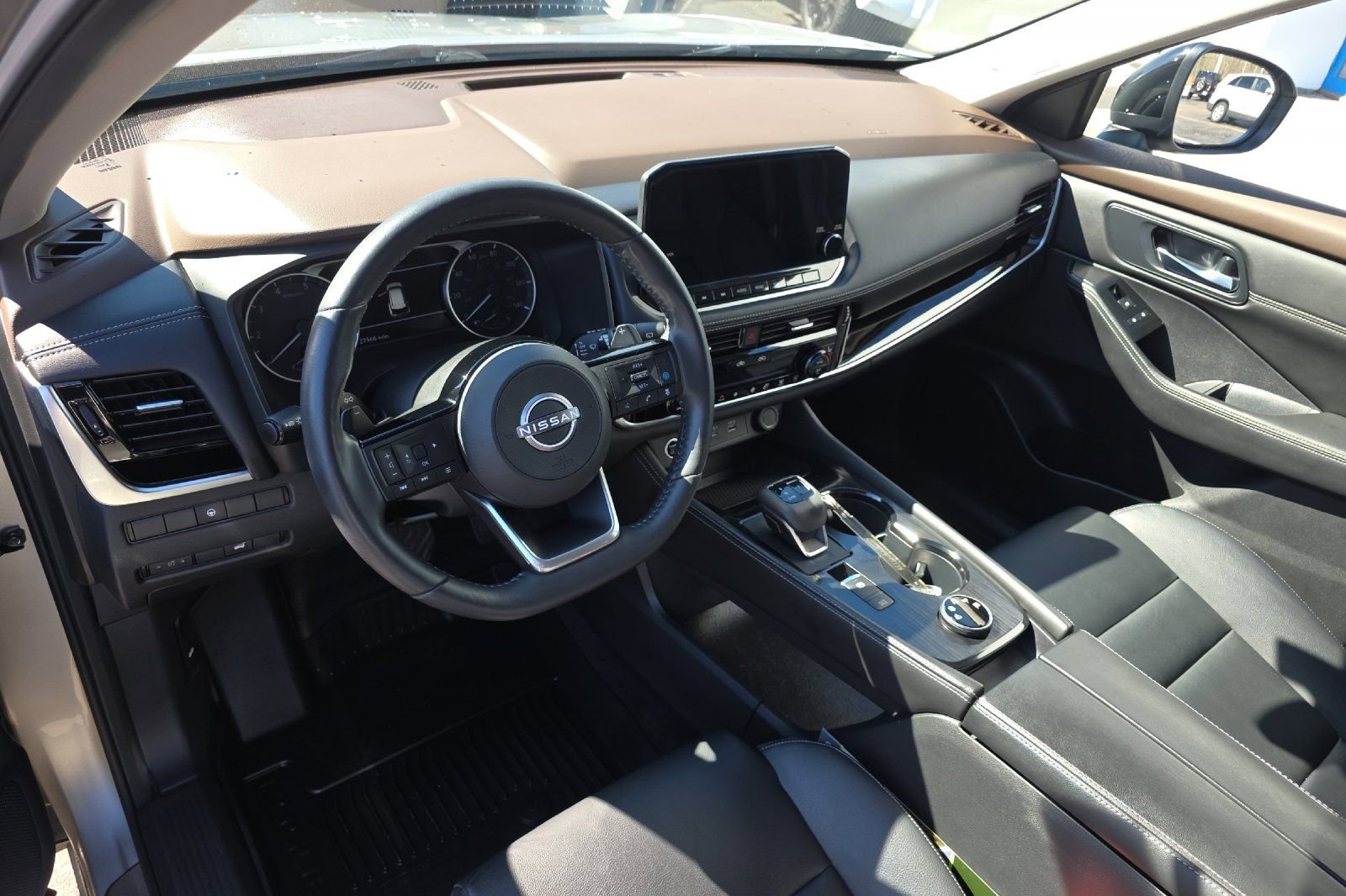 Used 2023 Nissan Rogue SL w/ SL Premium Package image 9