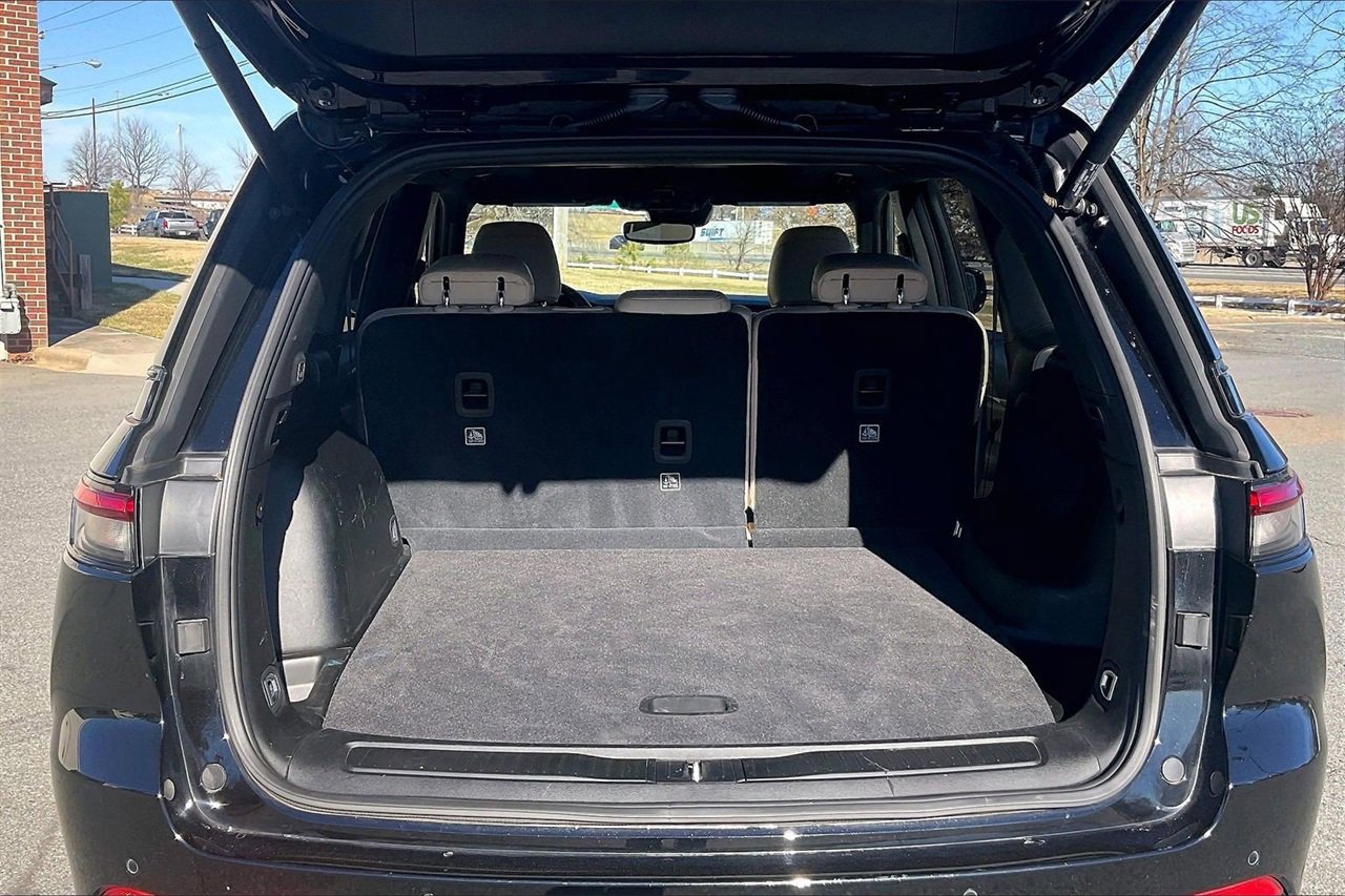 Used 2023 Jeep Grand Cherokee Limited w/ Black Appearance Package image 25