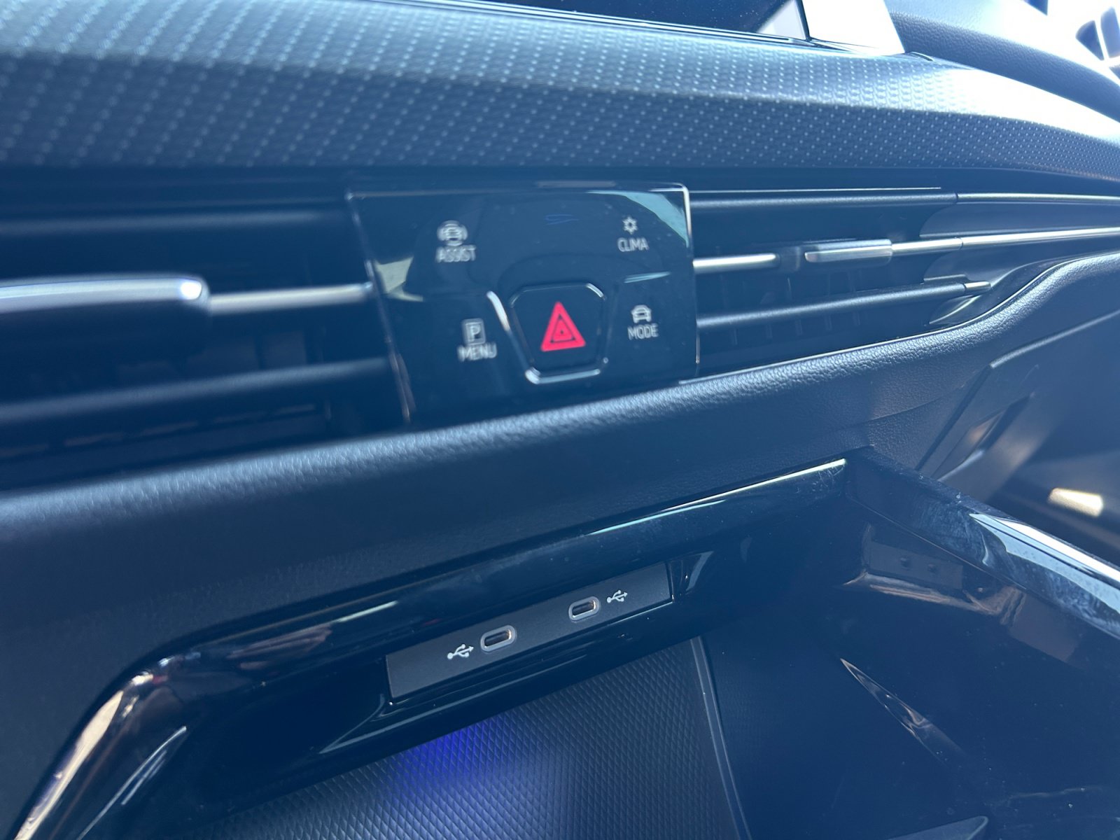 Used 2023 Volkswagen Golf R AWD/4WD image 12