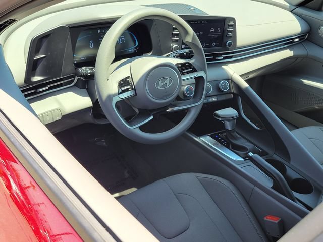 Certified 2026 Hyundai Elantra SE FWD image 5