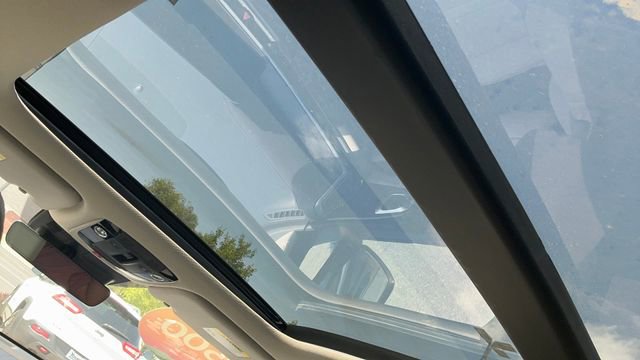 Certified 2025 Kia Sorento SX image 30