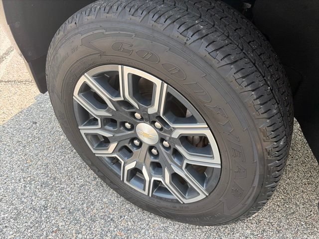 Used 2023 Chevrolet Colorado LT w/ LT Convenience Package III AWD/4WD image 12