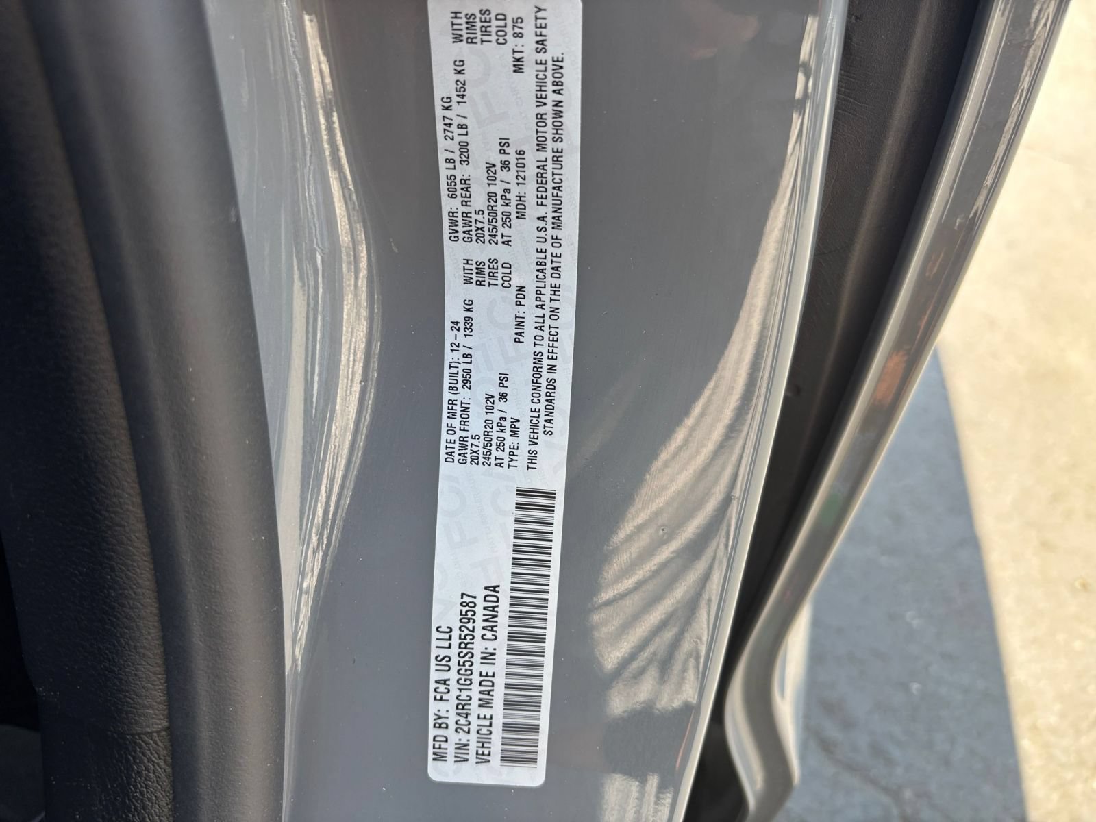 Used 2025 Chrysler Pacifica Limited FWD image 33