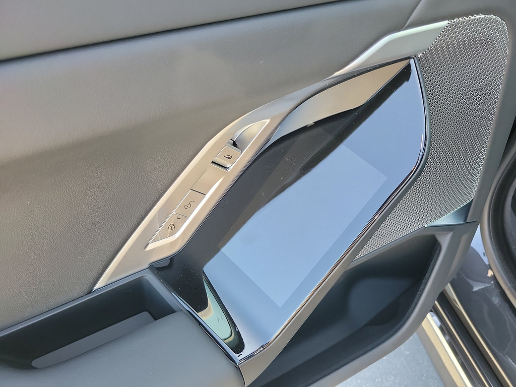 New 2026 BMW i7 M70 RWD image 17