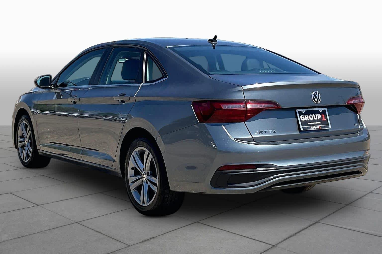 Used 2024 Volkswagen Jetta SE FWD image 12