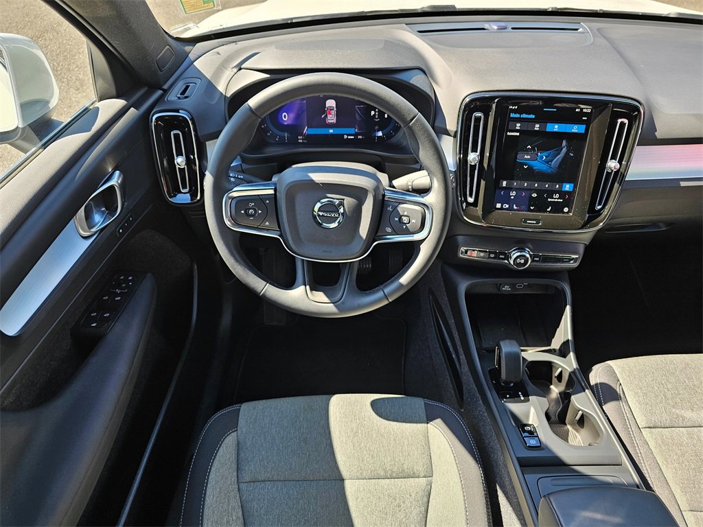 Used 2025 Volvo XC40 B5 Core image 13