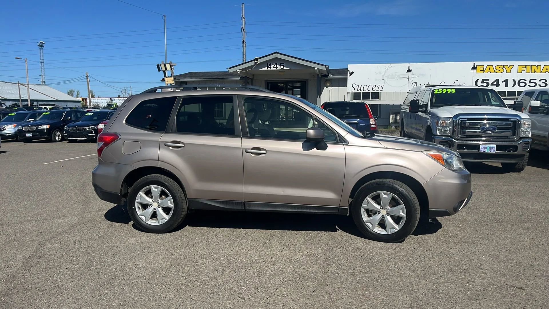 Used 2016 Subaru Forester 2.5i Premium w/ All-Weather Package AWD/4WD image 2