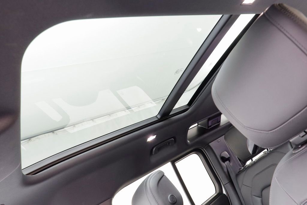 Used 2023 Land Rover Defender 110 V8 image 14