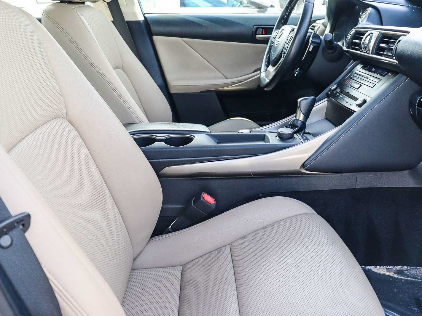 Used 2018 Lexus IS 300 RWD image 17