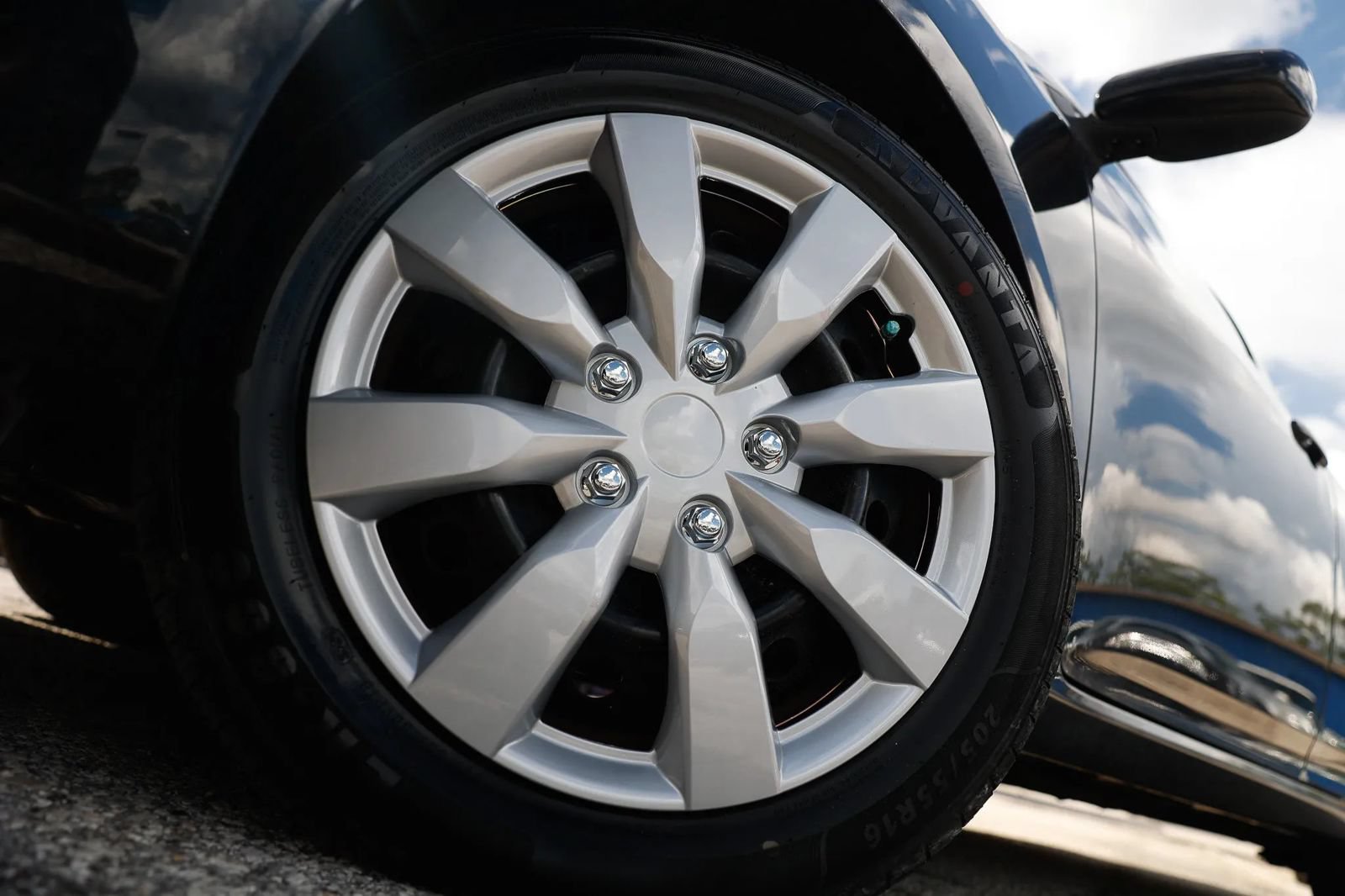Used 2012 Toyota Corolla LE FWD image 23
