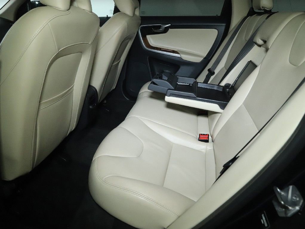 Used 2017 Volvo XC60 T6 Inscription w/ Climate Package image 14