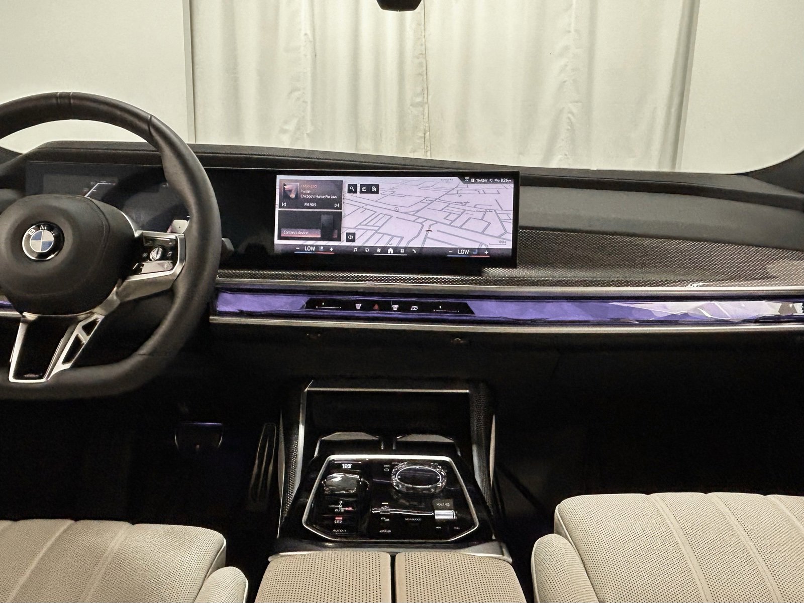 Used 2025 BMW 760i xDrive w/ Premium Package image 9