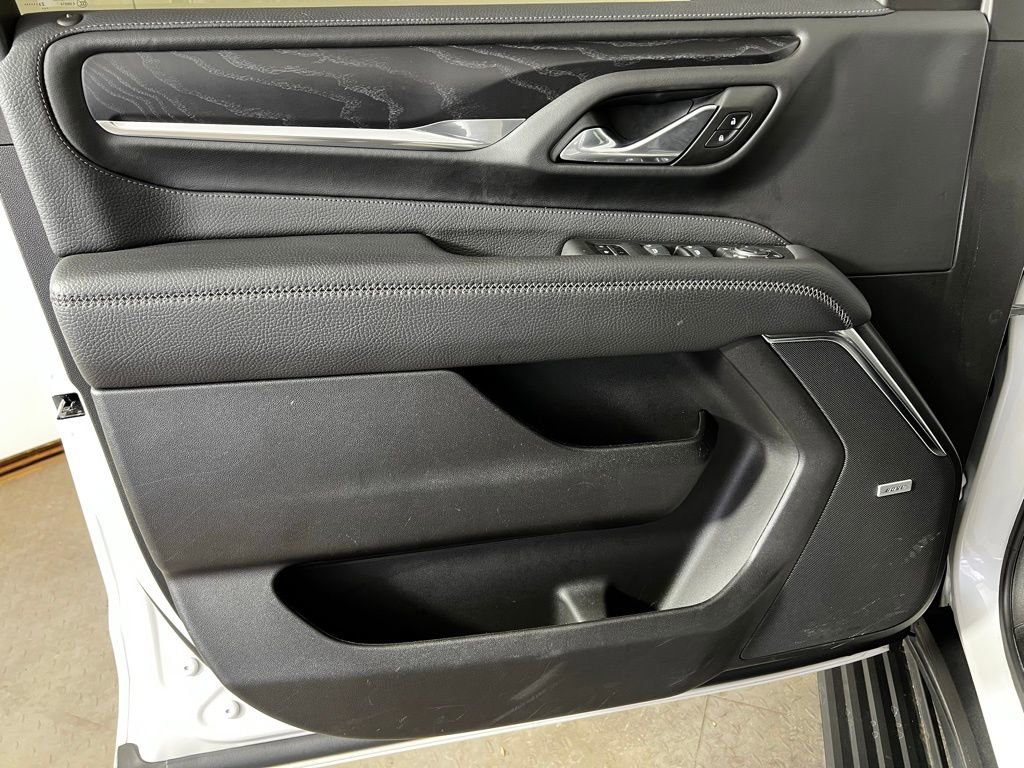 Used 2023 GMC Yukon XL Denali w/ Denali Reserve Package image 30