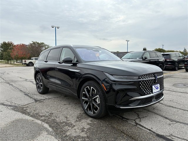 New 2025 Lincoln Nautilus Reserve image 2