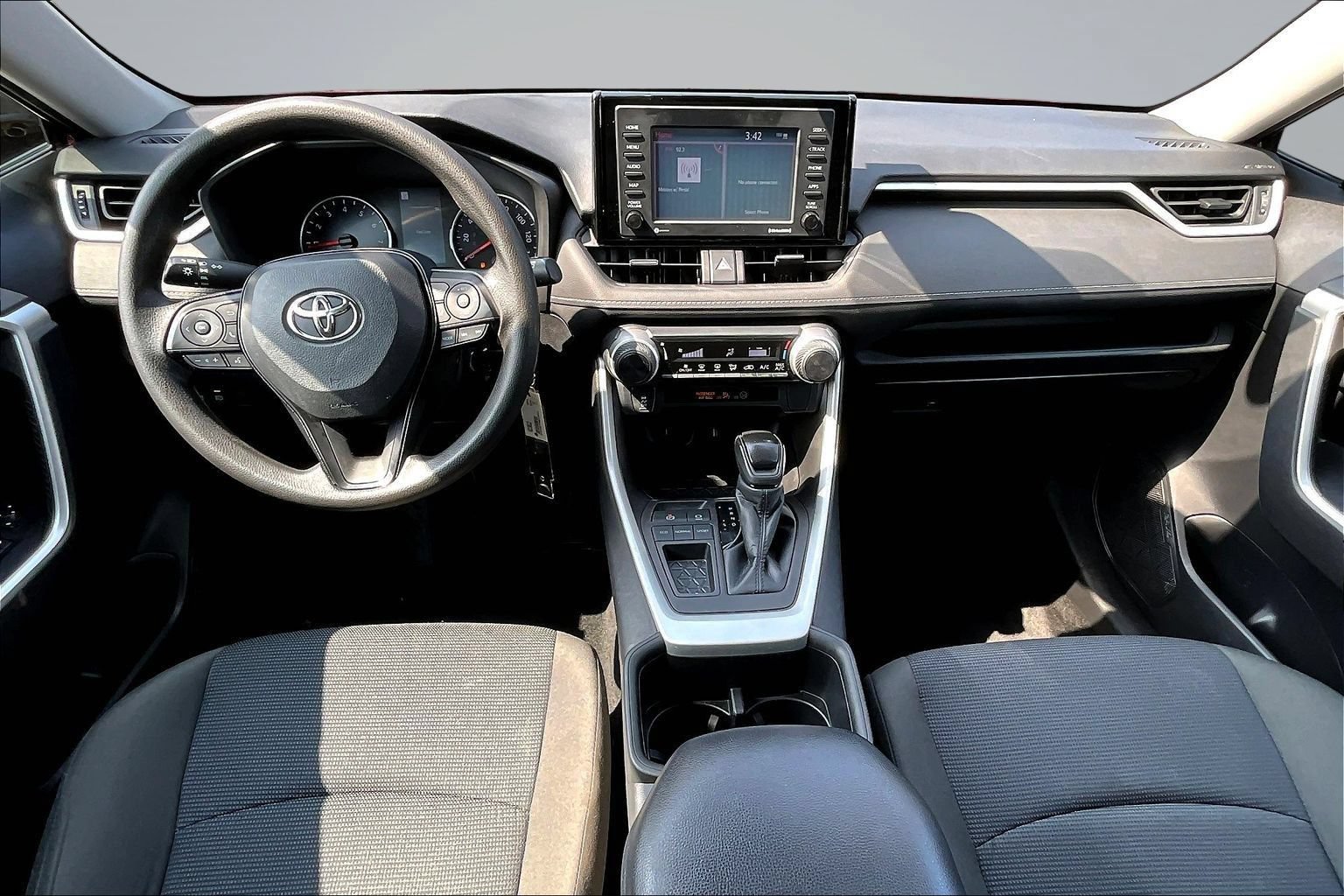Used 2022 Toyota RAV4 LE FWD image 6