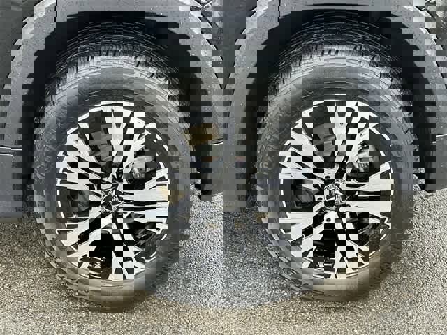 Used 2024 Mercedes-Benz GLB 250 4MATIC image 5