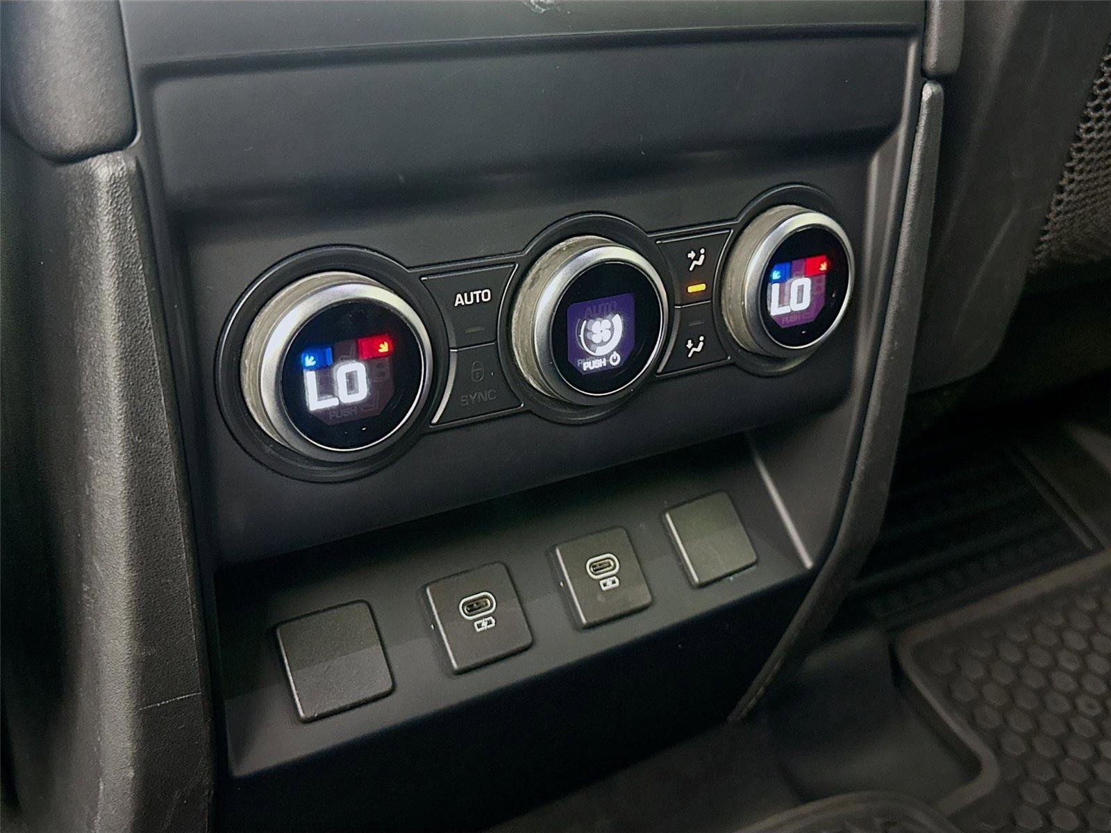 Used 2023 Land Rover Defender 130 S image 22