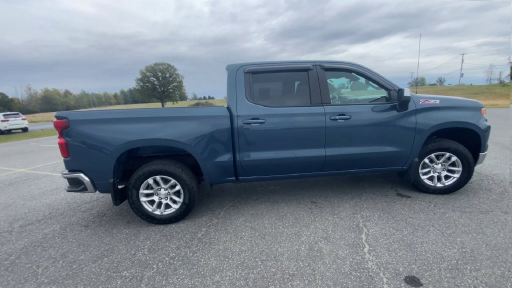 Certified 2024 Chevrolet Silverado 1500 LT w/ Z71 Off-Road Package AWD/4WD image 9