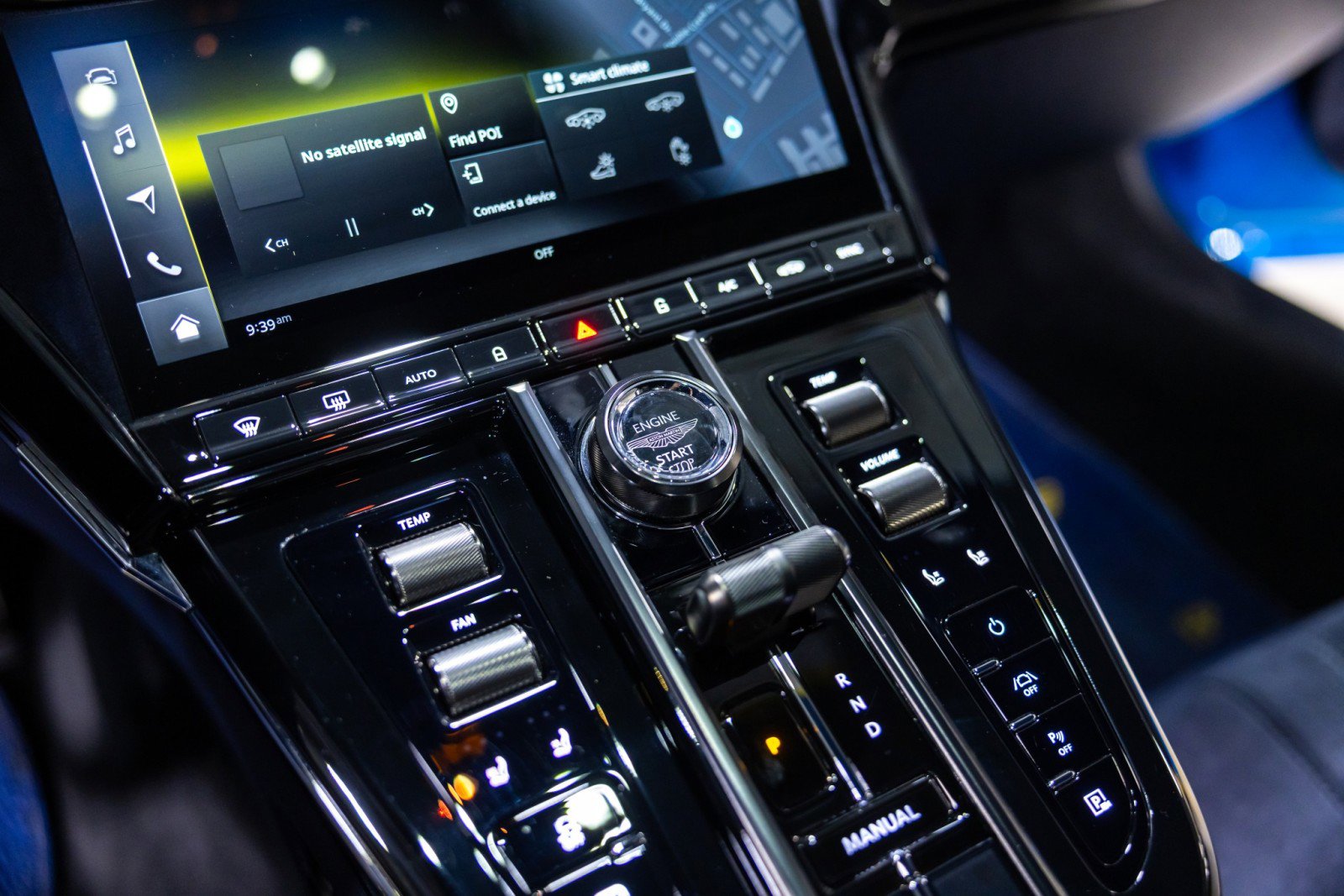 Used 2025 Aston Martin V8 Vantage Coupe image 40
