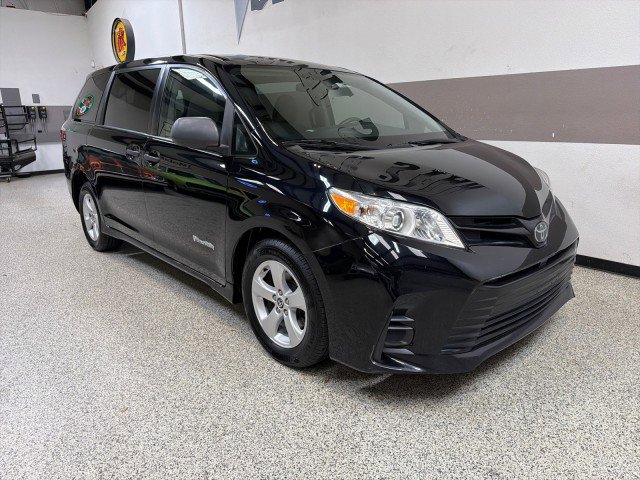 Used 2020 Toyota Sienna L image 29