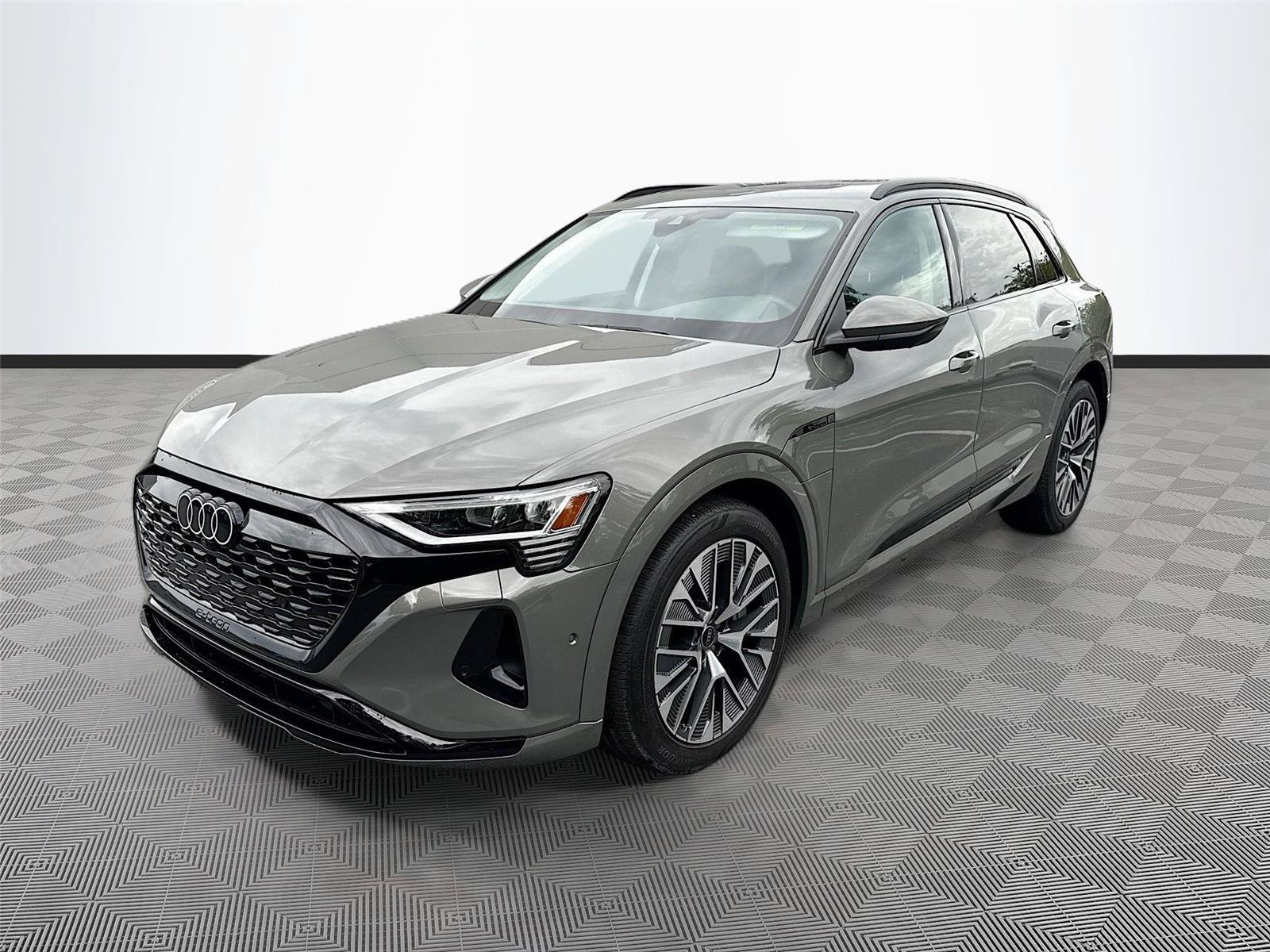 Certified 2024 Audi Q8 e-tron Premium Plus w/ Premium Plus Package AWD/4WD image 3