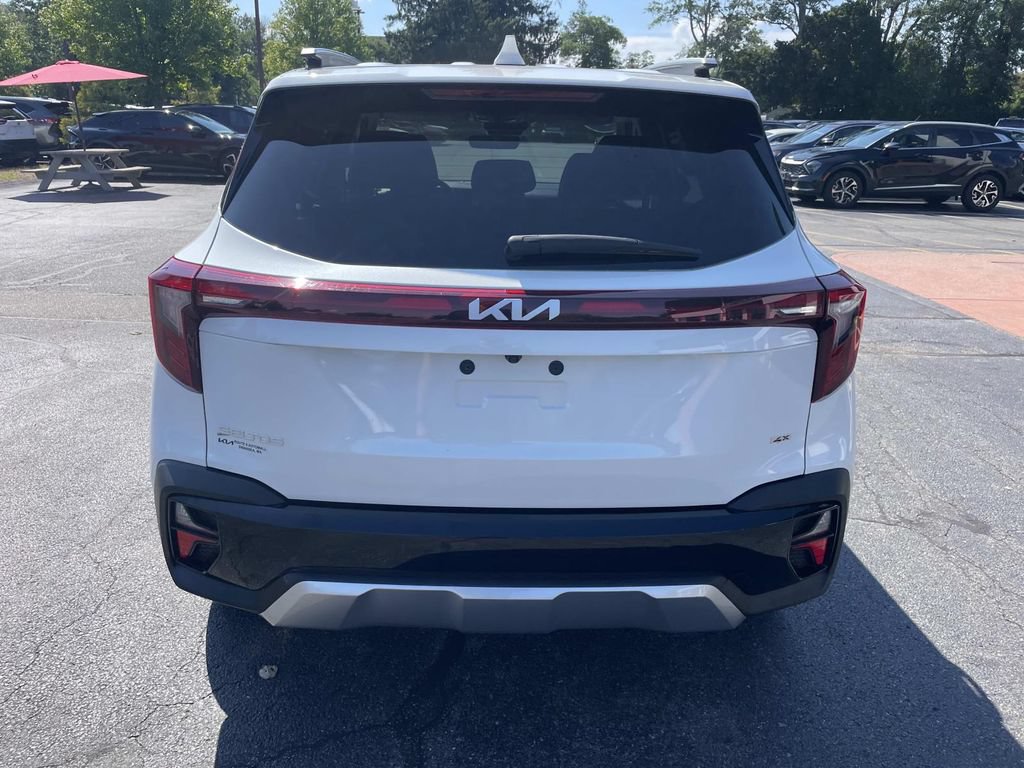 Used 2025 Kia Seltos EX w/ EX Sunroof Package AWD/4WD image 4